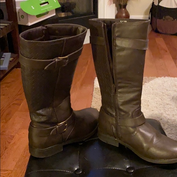 Brown boots - Picture 1 of 3